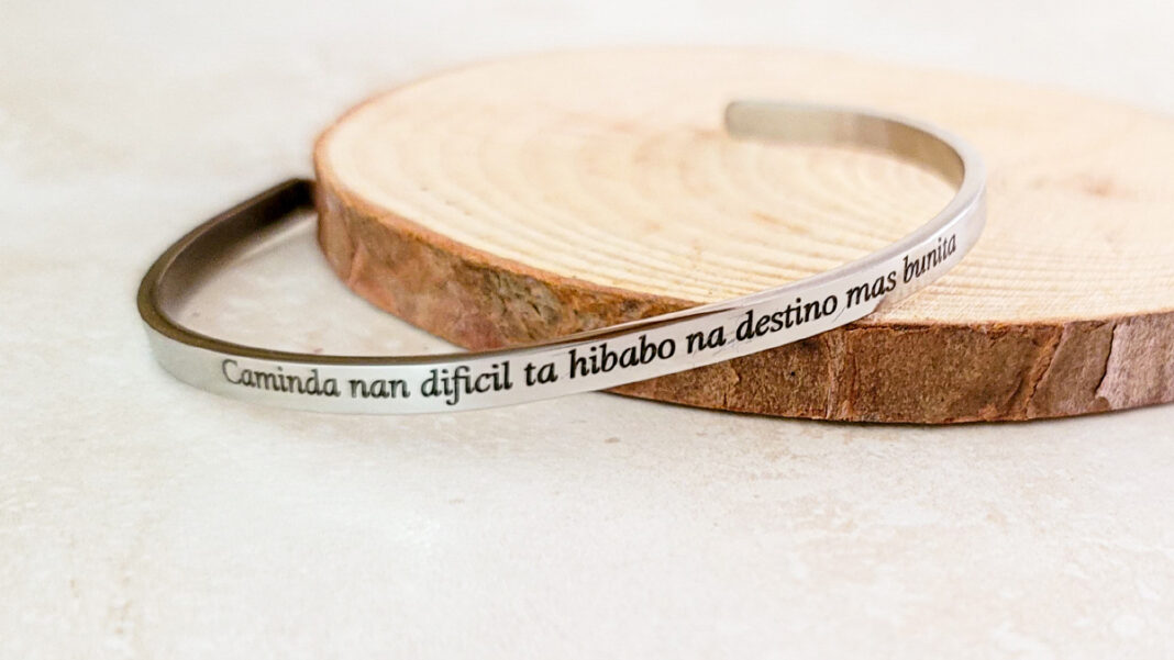 Kier Lettering REXA BIZOU SU LIÑA INSPIRATIVO NA PAPIAMENTO - Focus