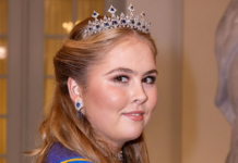 PRINSES AMALIA TA RICIBI CONDECORACION FOR DI REY FELIPE